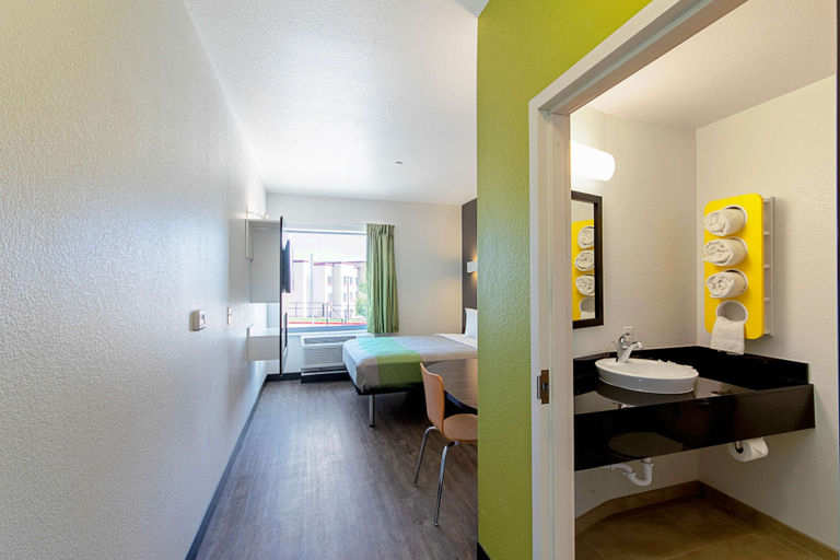 Bedroom 3, Motel 6 Austin, TX - Airport, Travis
