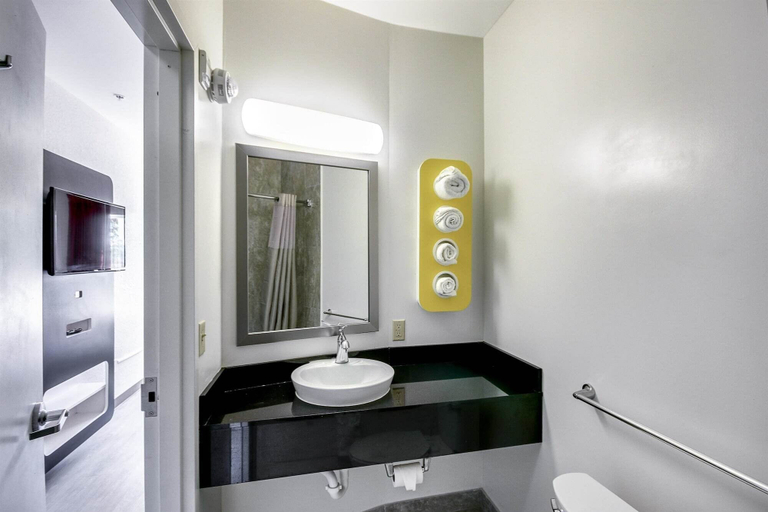 Bathroom 4, Motel 6 Allentown, PA, Lehigh