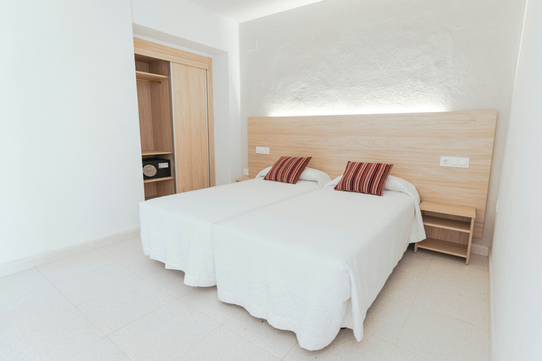 Bedroom 2, Hotel S’Agoita, Girona