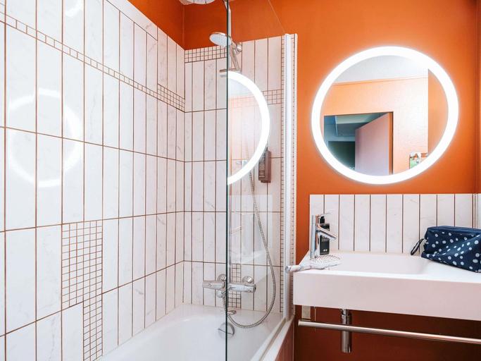 Bathroom 4, Ibis Styles Le Mans South Station, Sarthe
