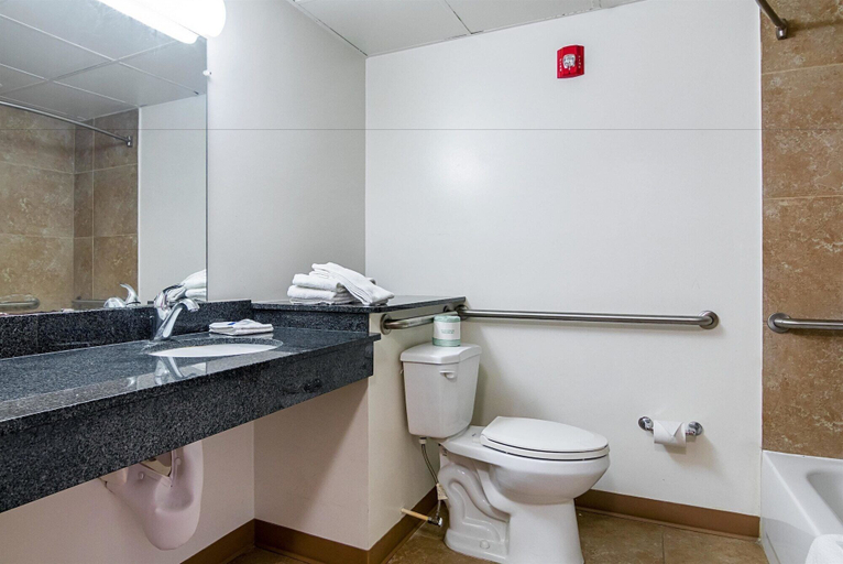 Bathroom 4, Motel 6 Jonesboro, GA, Clayton