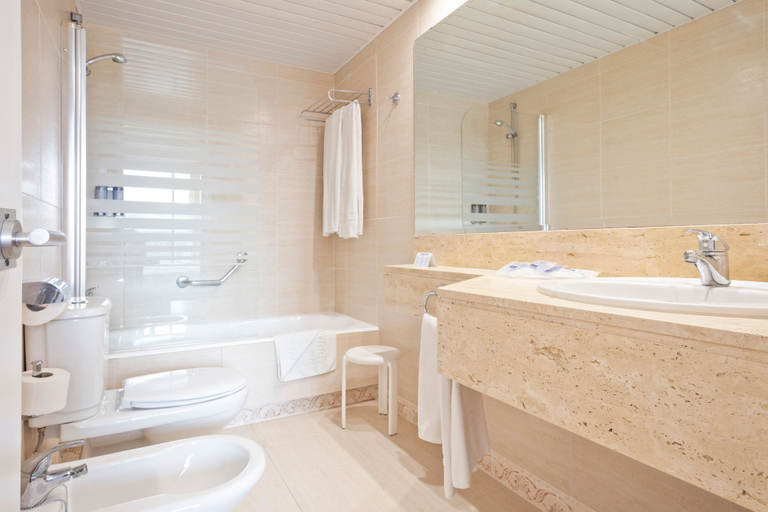 Bathroom 5, Hotel Best Delta, Baleares