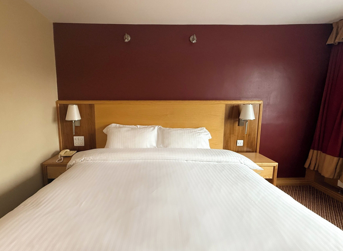 Bedroom 2, The Cabarfeidh Hotel, Eilean Siar