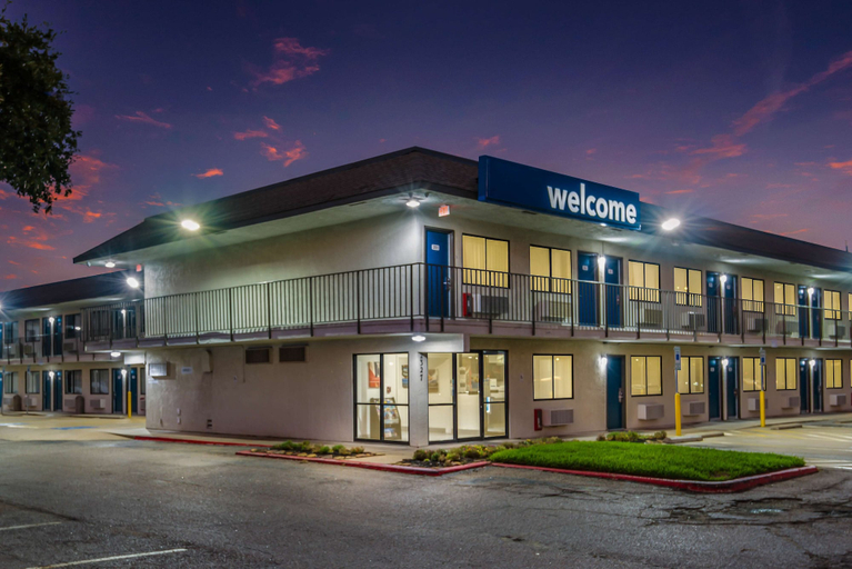 Exterior & Views 2, Motel 6 College Station, TX - Bryan, Brazos