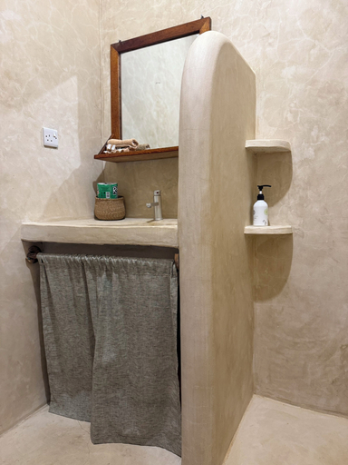 Bathroom 4, The Garden, Kusini
