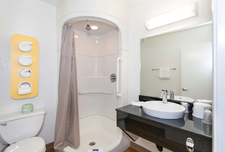 Bathroom 4, Motel 6 Rosemead, CA - Los Angeles, Los Angeles