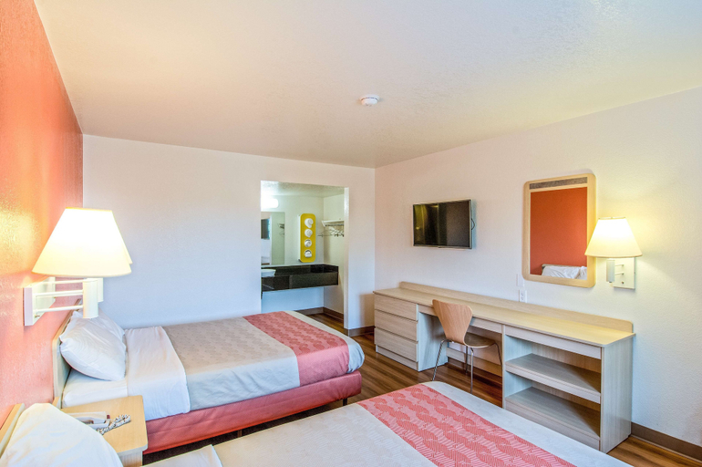 Bedroom 3, Motel 6 Redding South, Shasta