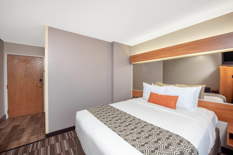 Bedroom 3, Microtel Inn & Suites by Wyndham Springfield, Sangamon