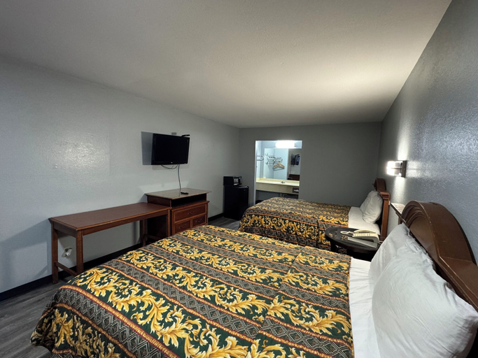 Bedroom 2, Claremore Motor Inn, Rogers