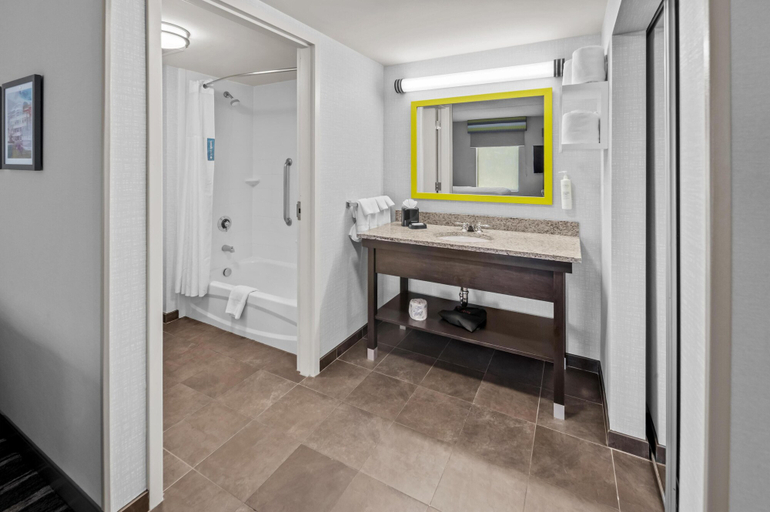 Bathroom 3, Hampton Inn & Suites Camp Springs/Andrews AFB, Prince George's