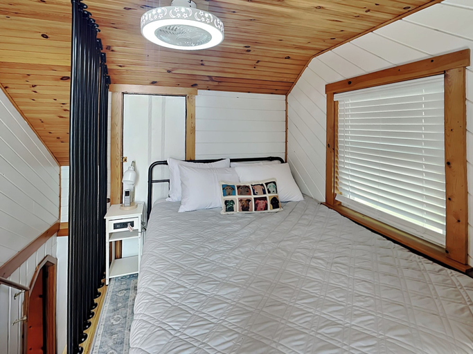 Bedroom 2, A Beautiful View by Taylor Made Deep Creek, Garrett