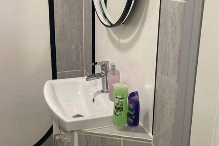 Bathroom 3, Remarkable 1-bed Studio in London, London