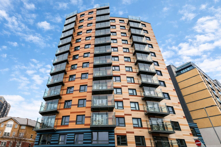 Exterior & Views, Roomspace Apartments -Vertex House, London