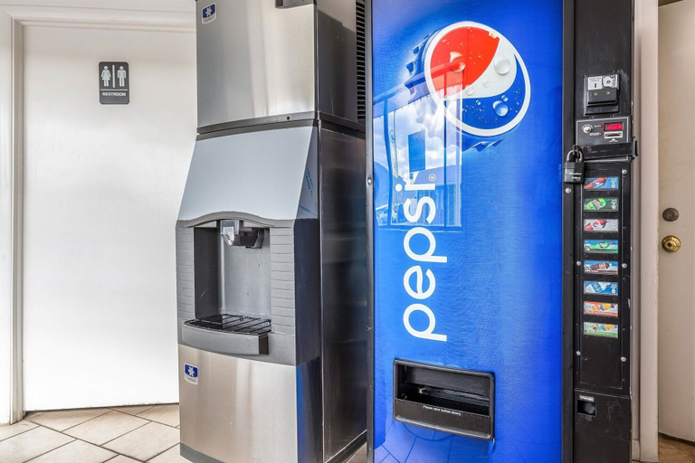 Food & Drinks 5, Motel 6 Tremonton, Box Elder