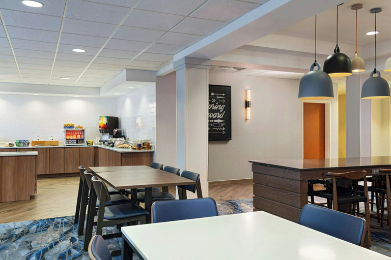 Food & Drinks 5, Fairfield Inn & Suites by Marriott Edison-South Plainfield, Middlesex
