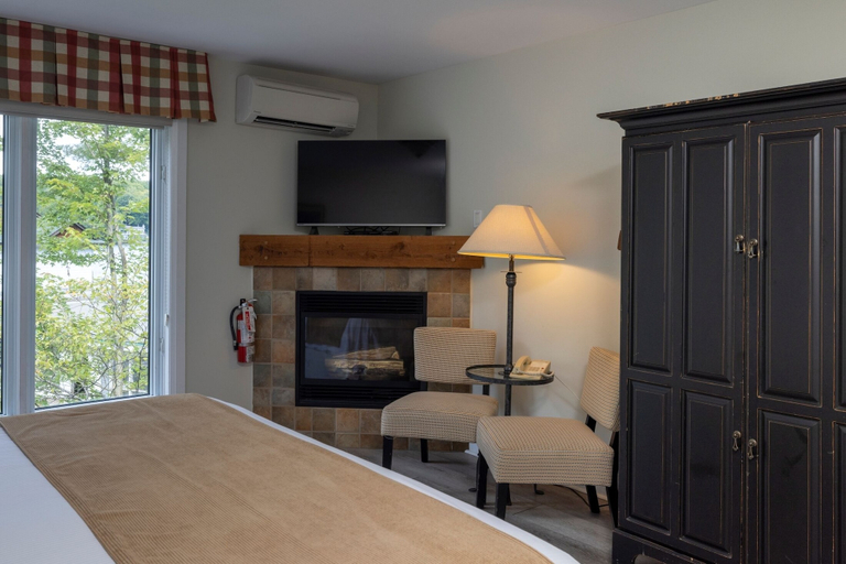 Bedroom 3, Sherwood Inn, Muskoka