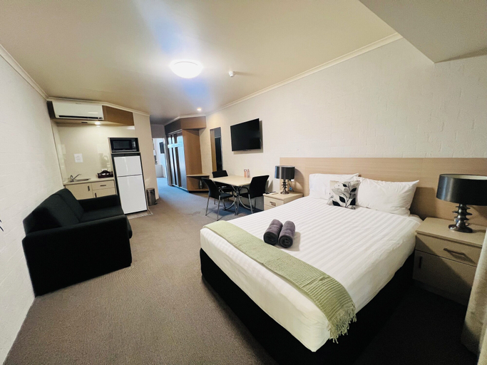 Bedroom 2, Pavilion Hotel Wagga Wagga, Wagga Wagga - Pt A