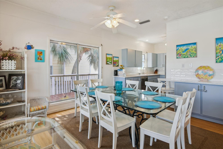 Food & Drinks, Casa Rosa West by Ryson Vacation Rentals, Galveston