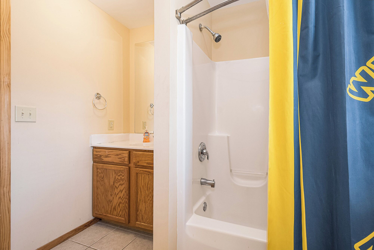 Bathroom 4, Crazy Idea by Taylor Made Deep Creek, Garrett