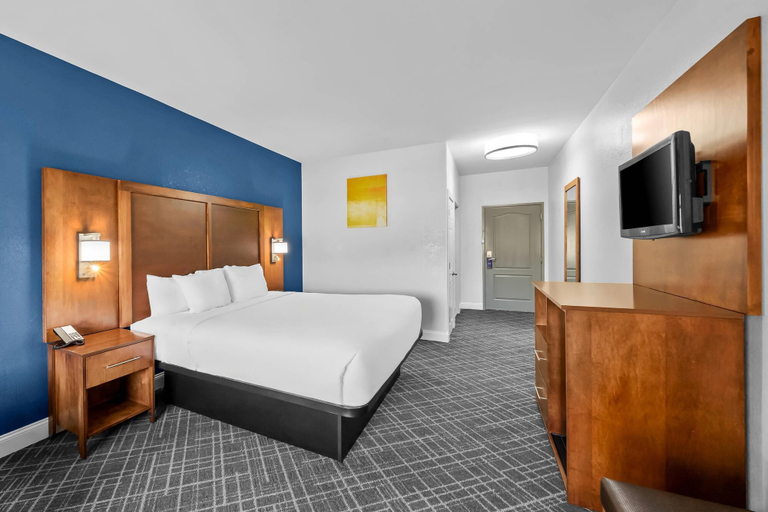 Bedroom 3, Comfort Inn & Suites Plainville-Foxboro, Norfolk