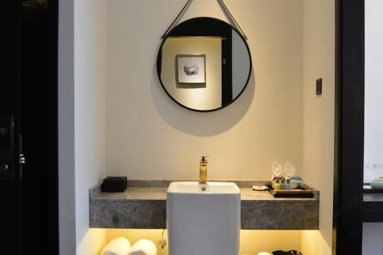 Bathroom 4, Longling Hotel, Baoshan