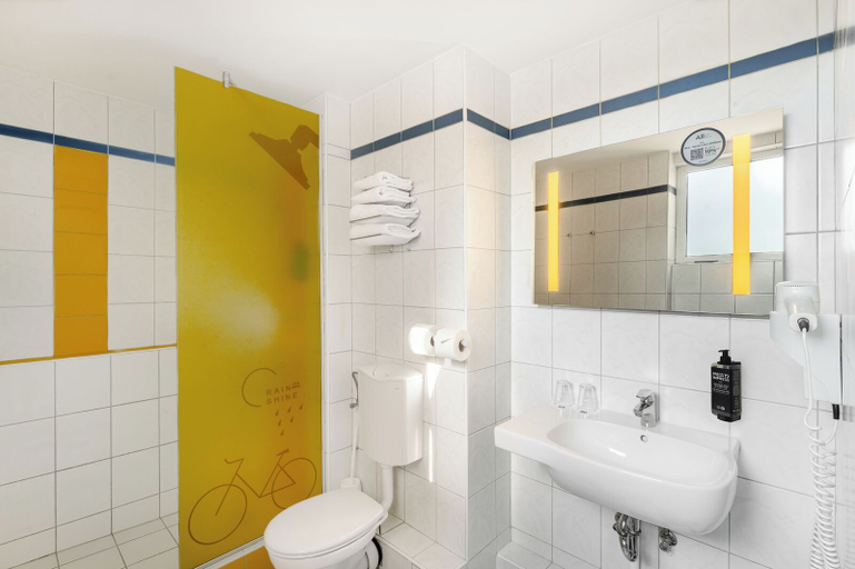 Bathroom 5, ibis Styles Budapest City, Budapesti