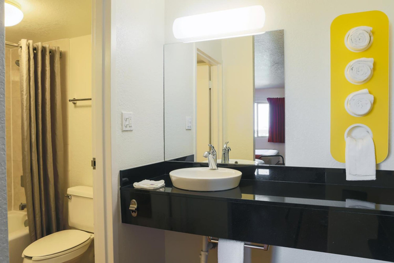 Bathroom 4, Motel 6 Cutler Bay, FL, Miami-Dade