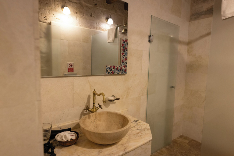 Bathroom 5, Peruna Cave, Nevşehir