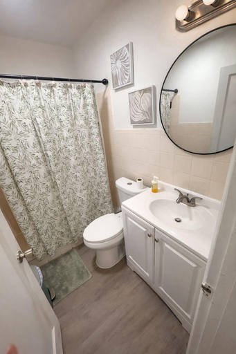 Bathroom 3, La Mare, Broward