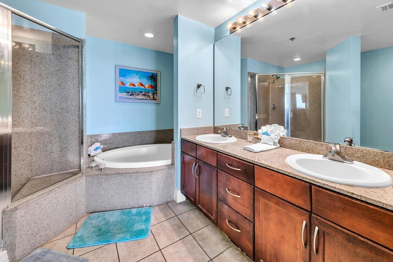 Bathroom 4, Laketown Wharf 1326, Bay