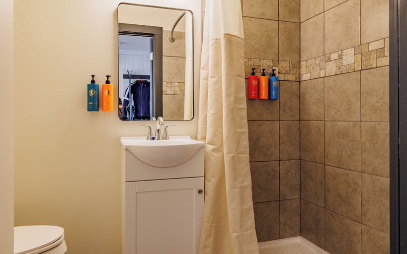 Bathroom 4, Hotel Expedition, Carbon