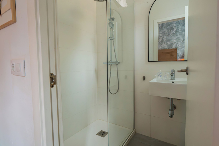 Bathroom 5, Hostal La Muralla, Sevilla