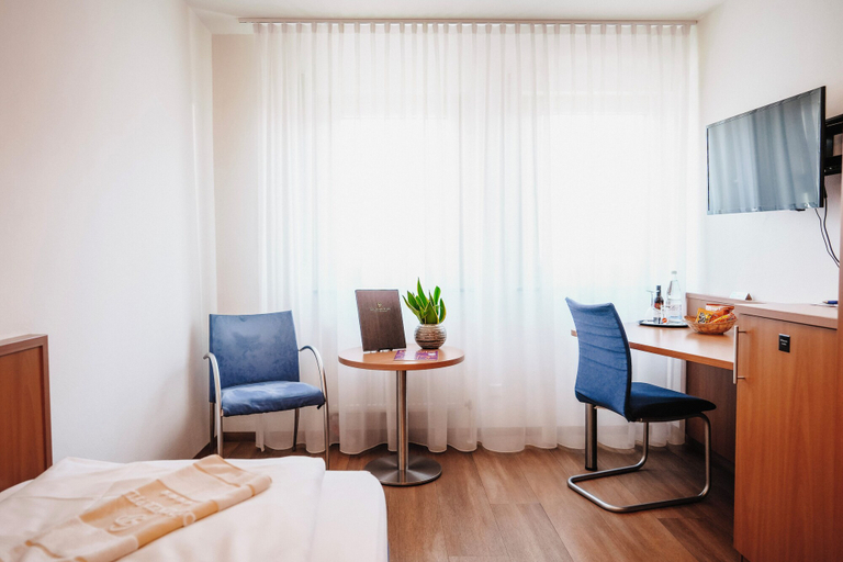 Bedroom 3, Hotel & Restaurant Goldener Pflug, Ludwigsburg