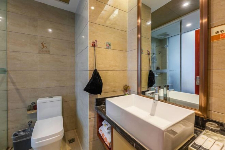 Bathroom 4, Guan Jiang Nan Hotel, Xiangfan