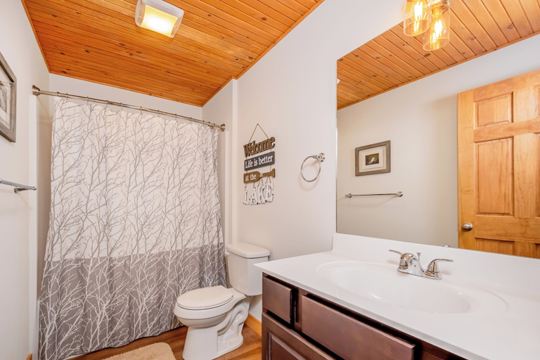 Bathroom 4, Stay Awhile by Taylor Made Deep Creek, Garrett