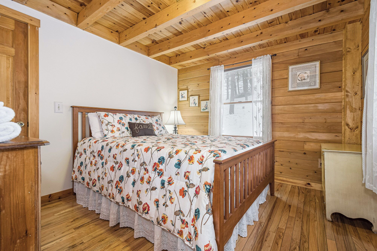 Bedroom 2, Casa di Maria by Taylor Made Deep Creek, Garrett