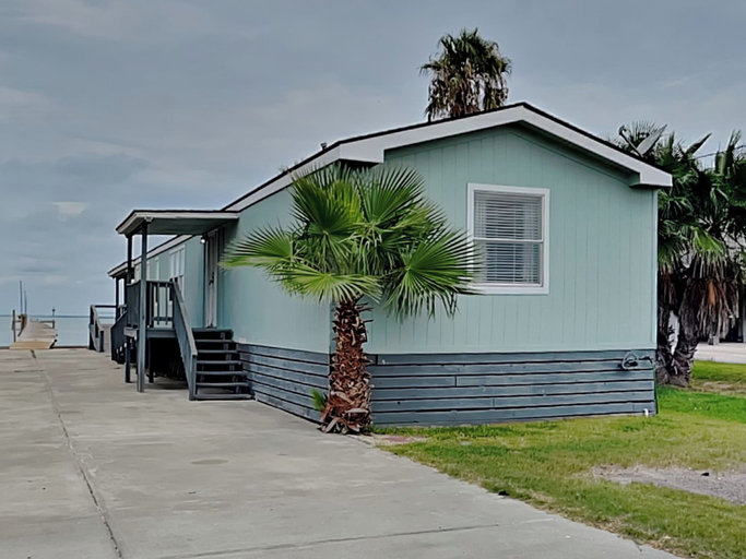 Exterior & Views, Pier Pressure by Miss Kitty’s, Aransas