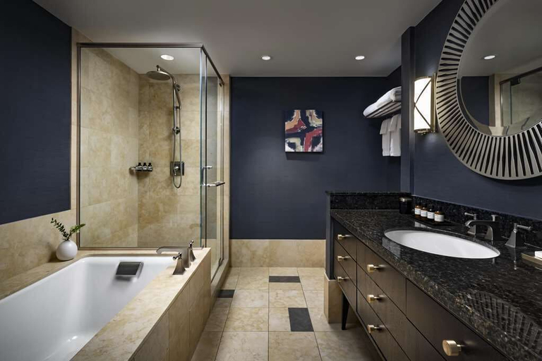 Bathroom 5, Fairmont The Queen Elizabeth Gold Experience, Montréal