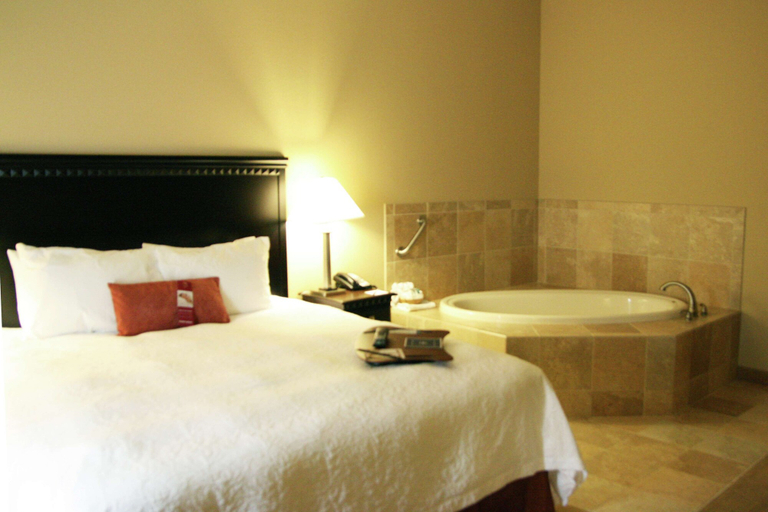 Bedroom 3, Hampton Inn Dade City - Zephyrhills, Pasco