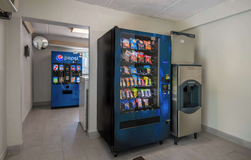 Food & Drinks 5, Motel 6 Charlotte, NC - Coliseum, Mecklenburg