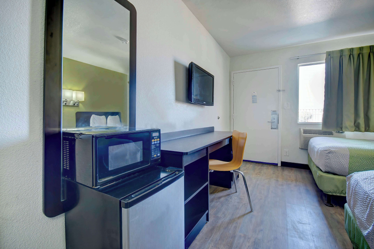 Bedroom 3, Motel 6 Douglas, Cochise