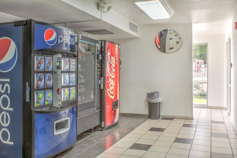 Food & Drinks 5, Motel 6 Mojave, CA, Kern