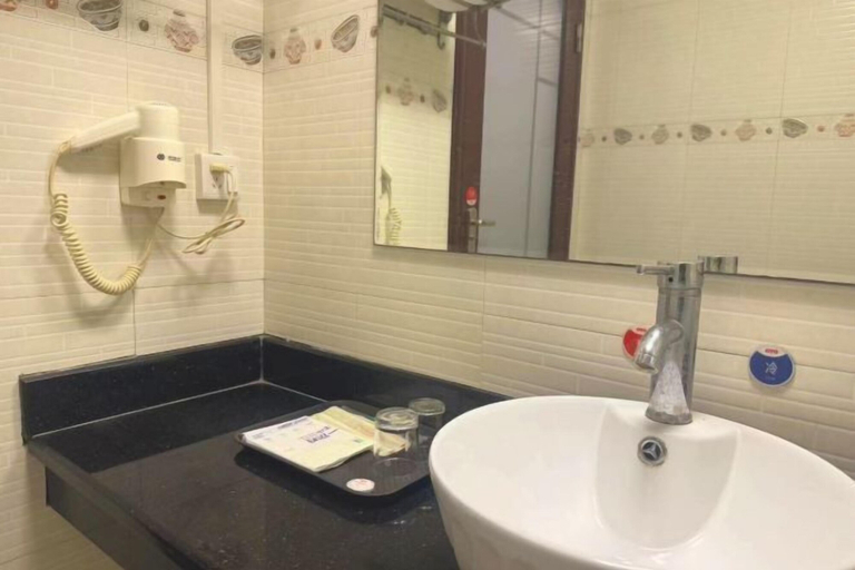 Bathroom 3, Hezhou Xintai Hotel, Hezhou