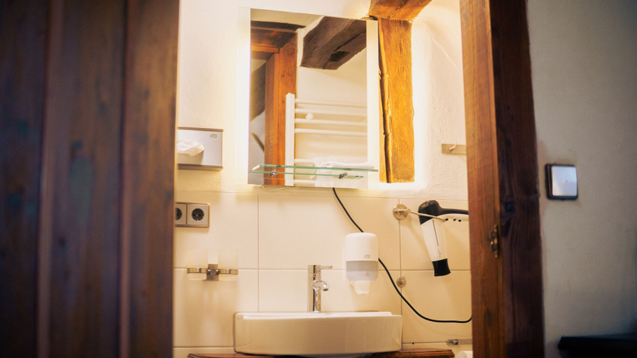 Bathroom 5, Hotel Restaurant Zum Nachtwächter, Enzkreis