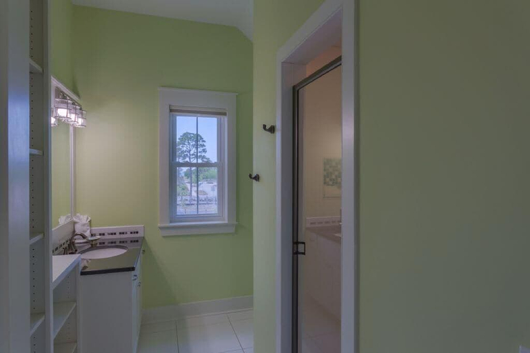 Bathroom 4, Moon & Stars, Gulf