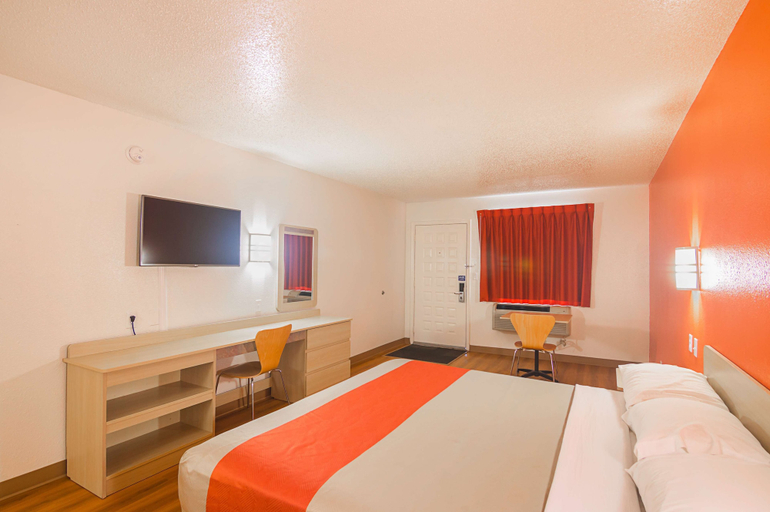 Bedroom 3, Motel 6 Lawton, OK, Comanche