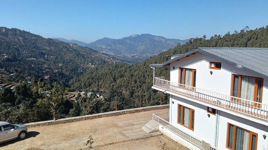 Exterior & Views