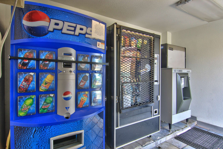 Food & Drinks 5, Motel 6 Sacramento, CA - North, Sacramento