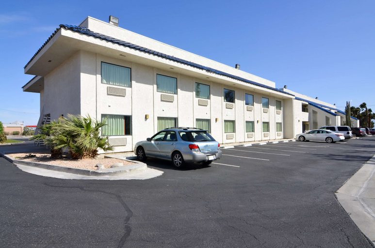 Exterior & Views 2, Motel 6 North Palm Springs, CA - North, Riverside