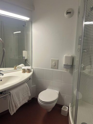 Bathroom 4, Brit Hotel Confort Montauban, Tarn-et-Garonne